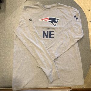Men L Under Armour Longsleeve Patriot’s T-shirt.